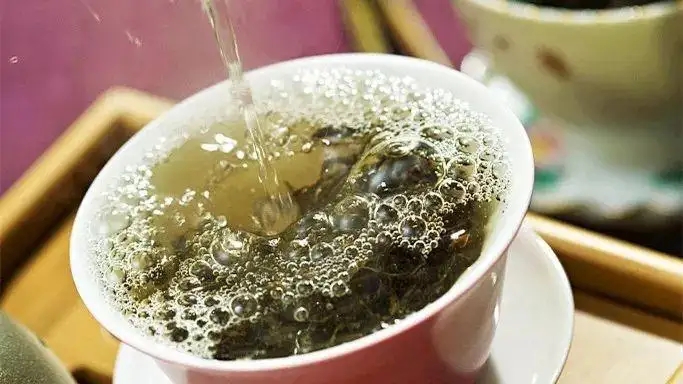 為什么茶湯里會(huì)有泡沫，到底是怎么回事？