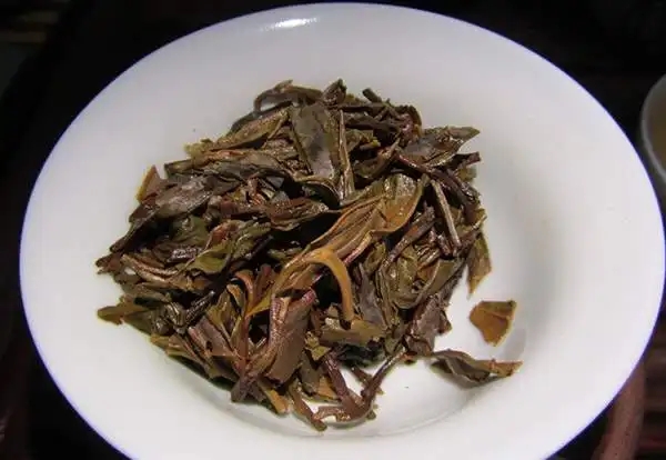 為什么普洱茶的葉底會出現(xiàn)紅梗？