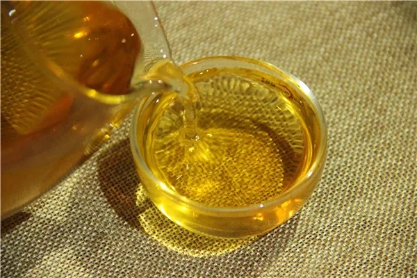 還在用自來水泡茶？難怪你泡的茶滋味不行~