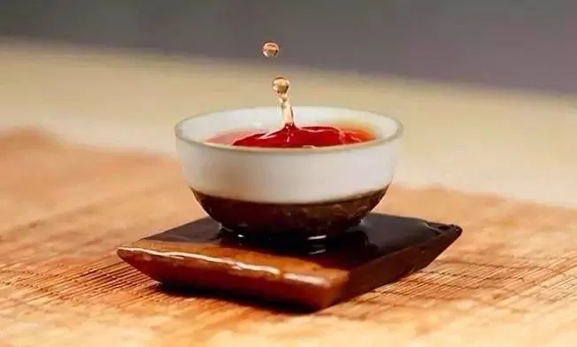 從時(shí)間維度來(lái)看，普洱茶的尷尬期并不可怕